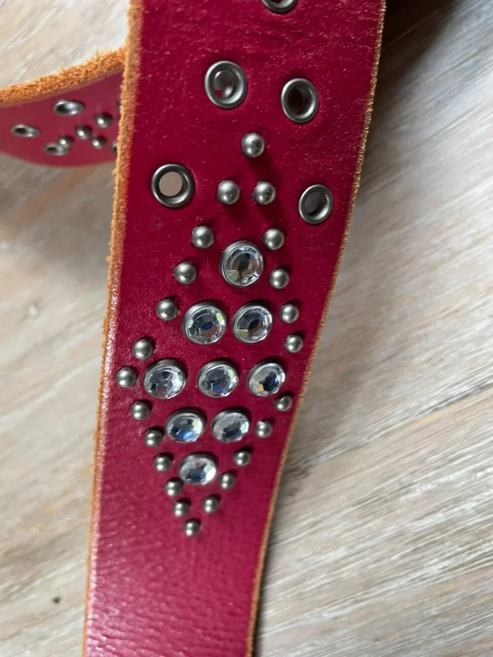 Fossil women belt with rhinestones center bar in fuchsia color